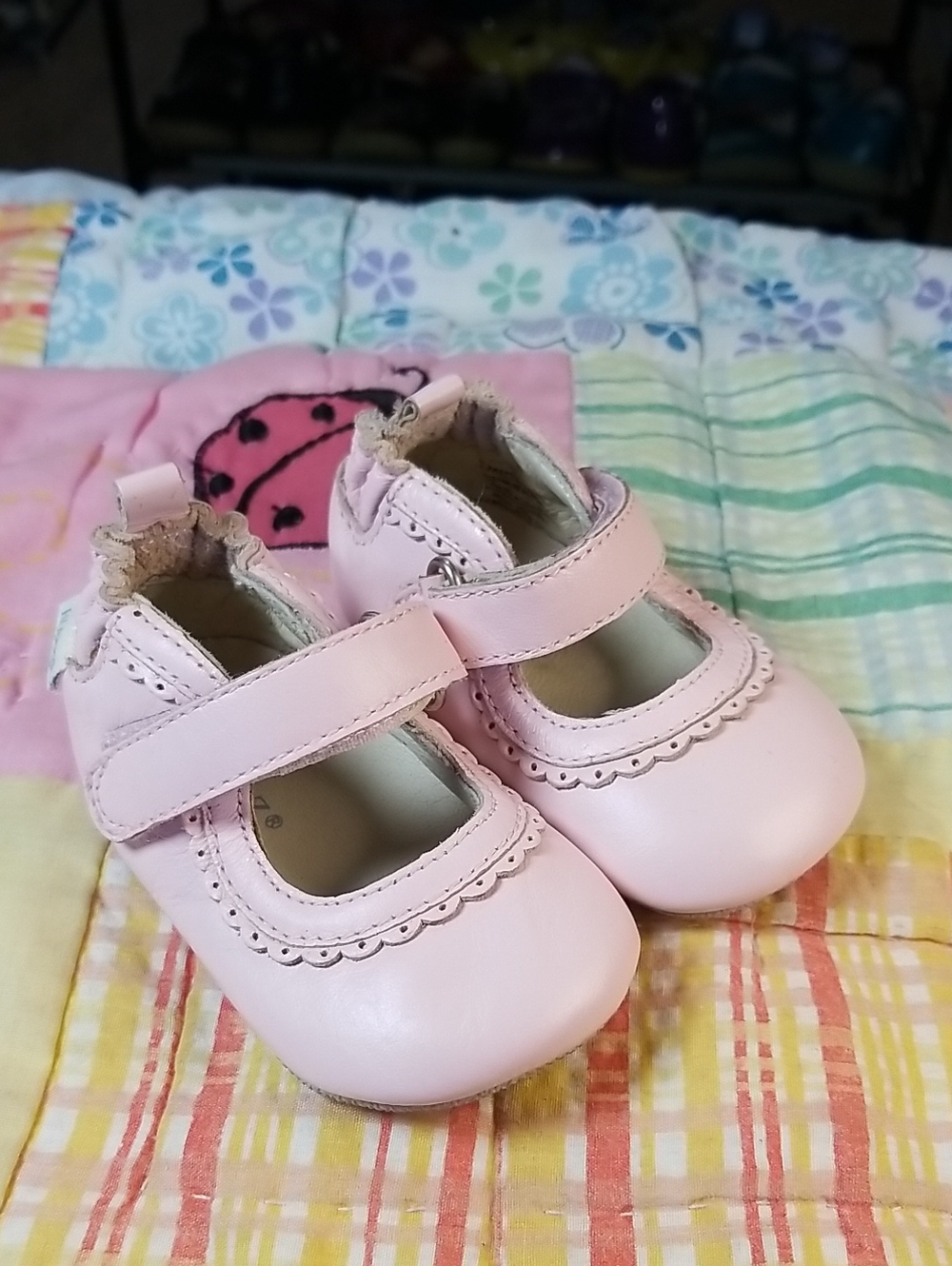 Robeez Pediatrician recommended Pink Mary Jane With Scalloped Trim 3-6 Months